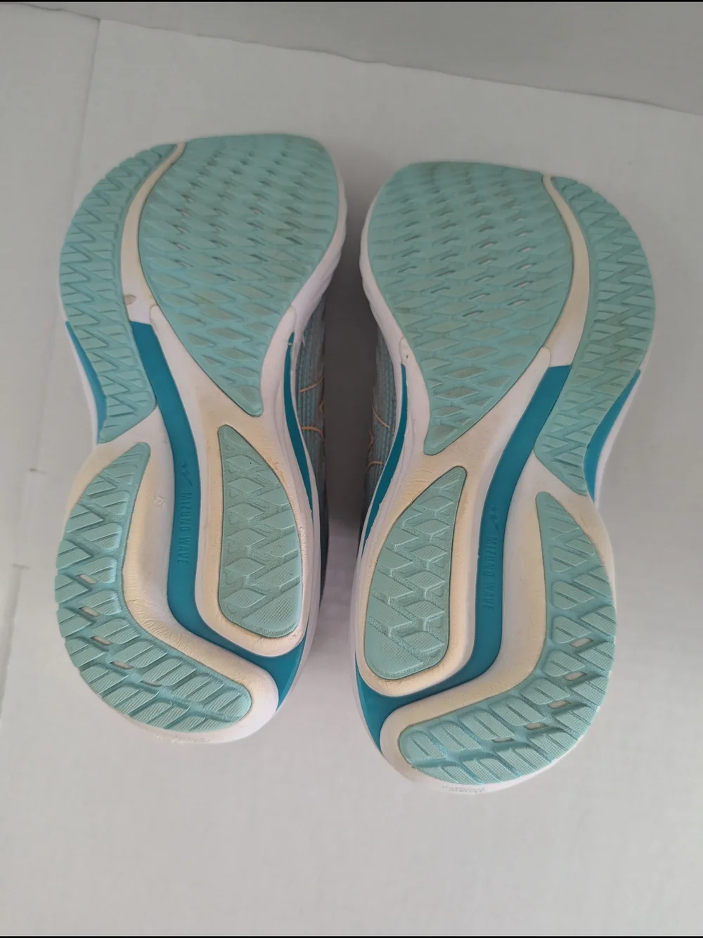 Mizuno Wave Rider 28 Womens Running Shoe Harbor Mist/ White/ Aruba Blue Size 8.5